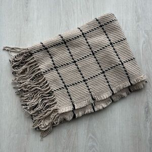 Nordstrom BP Black Beige Woven Knit Scarf